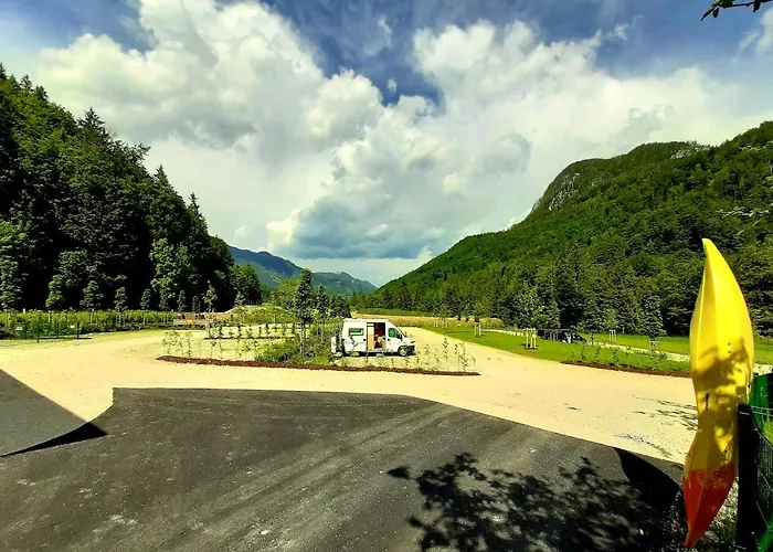 مكان تخييم Und Saggraben *